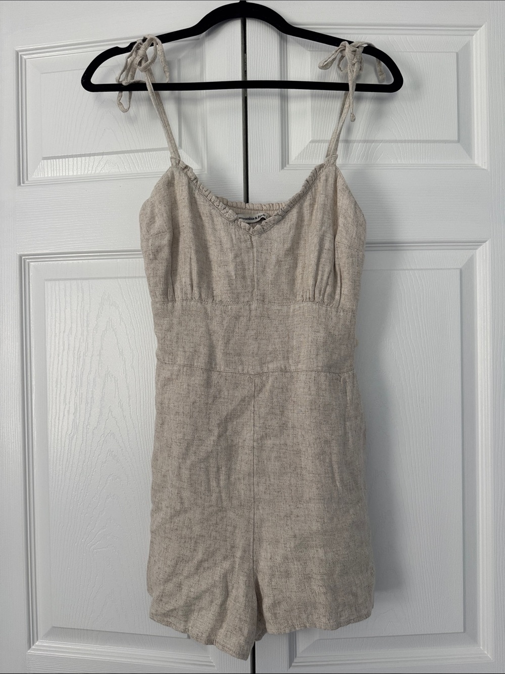 Abercrombie and Fitch Tie-Shoulder Linen Romper in Natural